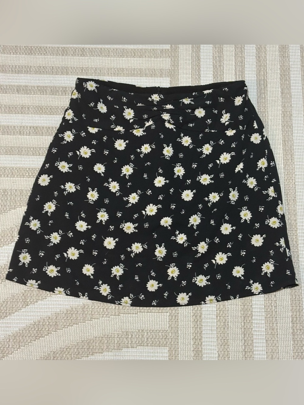 Princess Polly Floral Daisy Skirt Size 6